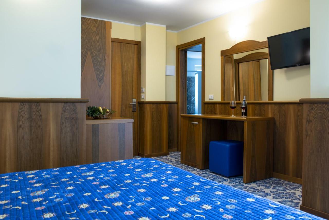 Hotel Panoramic Giardini Naxos Eksteriør billede
