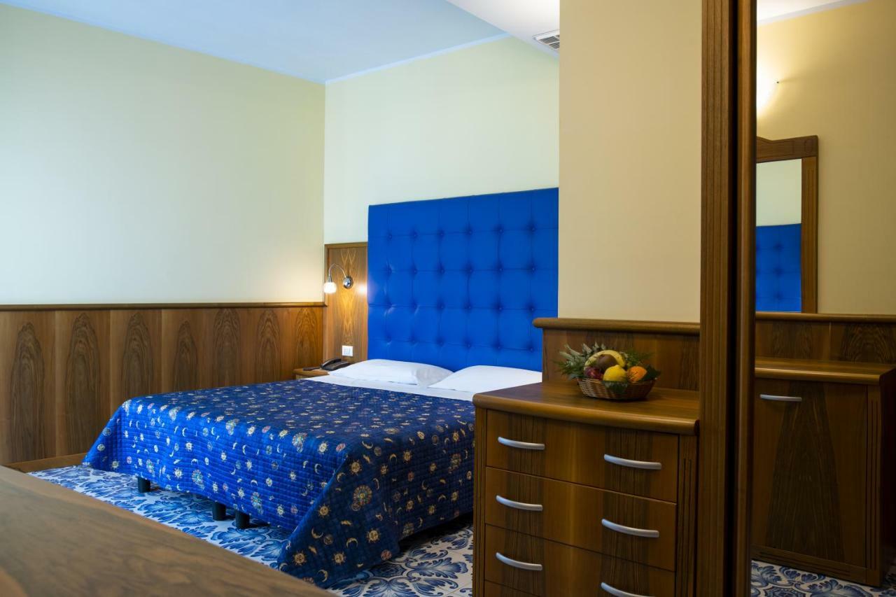 Hotel Panoramic Giardini Naxos Eksteriør billede